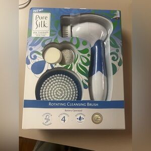 White and Blue Rotating Cleansing Brush